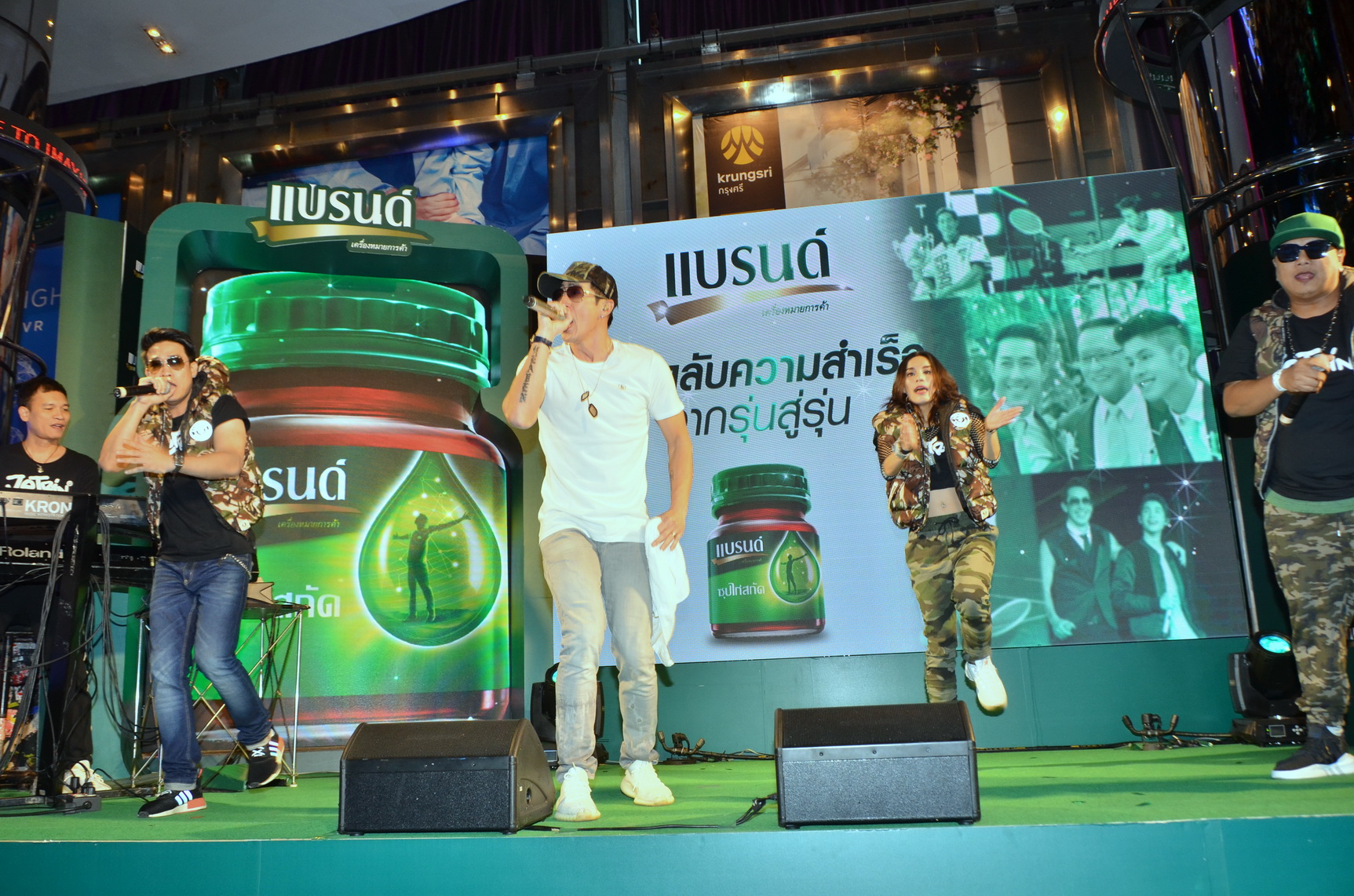 ร่วมชมมินิคอนเสิร์ตจาก เจ-เจตริน วรรธนะสิน
